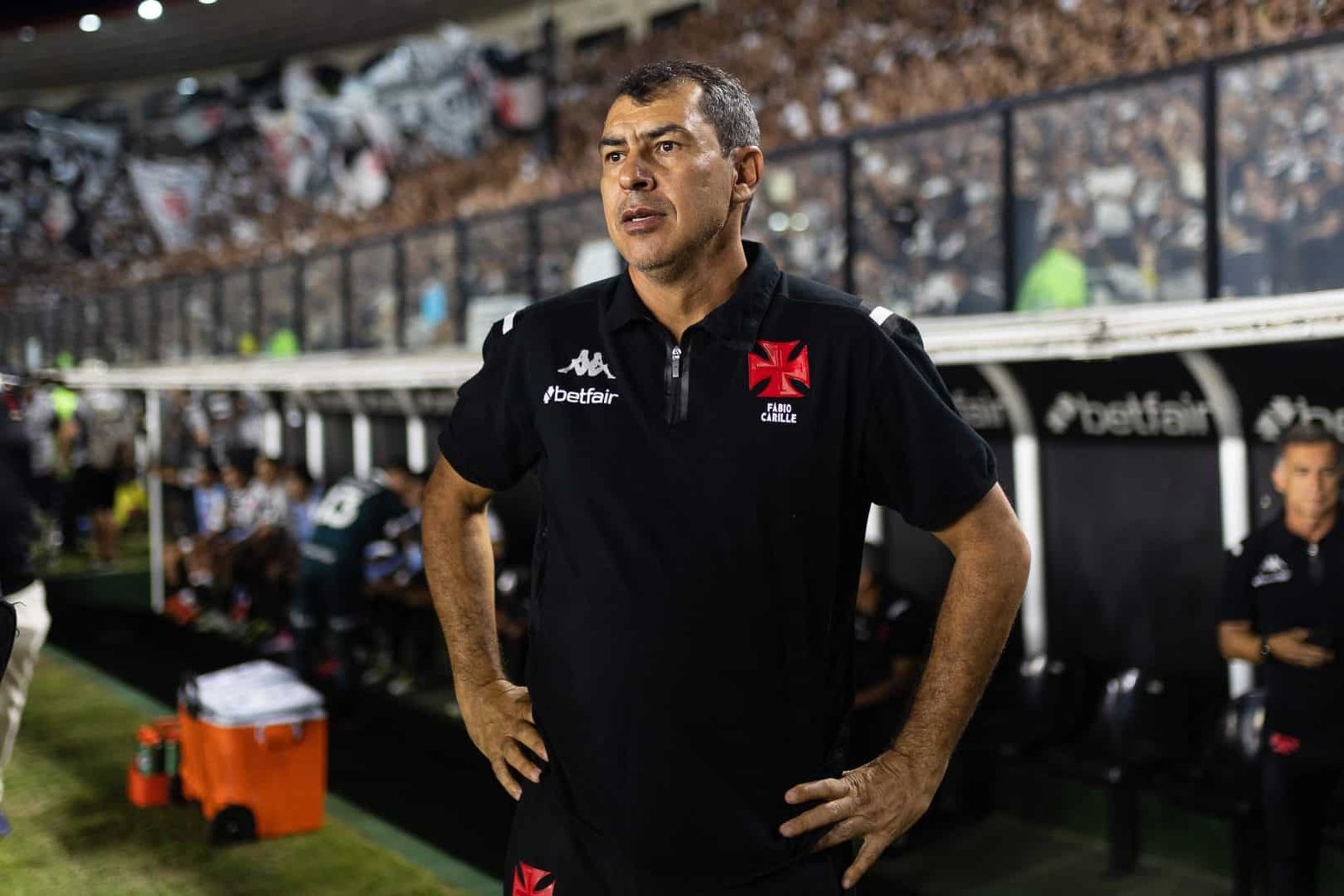 Carille ainda está longe de entregar no Vasco o que seria o maior ponto forte da carreira