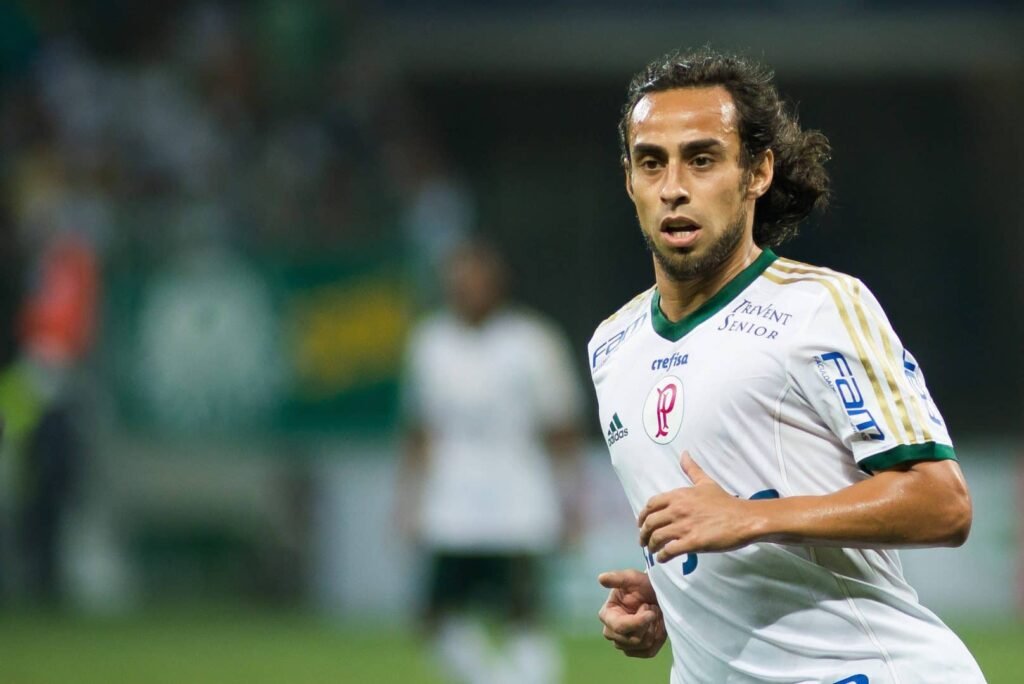 Ídolo do Palmeiras, Valdivia é preso no Chile