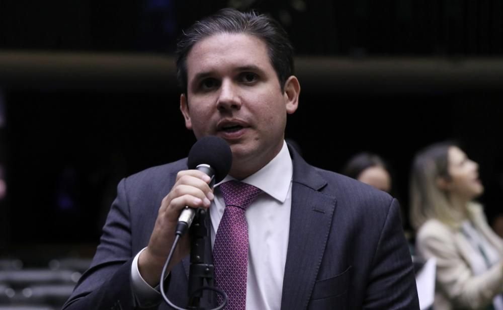 PT acena a Lula disposição em apoiar Hugo Motta