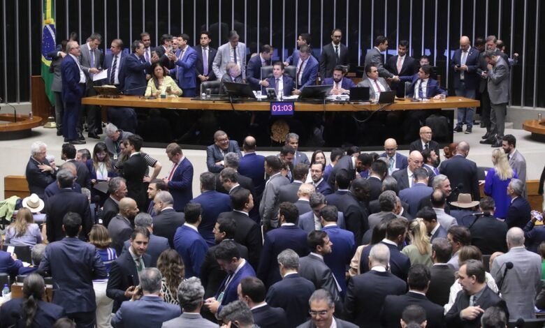 Projeto aprovado na Câmara garante mais 1 deputado federal para Goiás Projeto aprovado na Câmara garante mais 1 deputado federal para Goiás