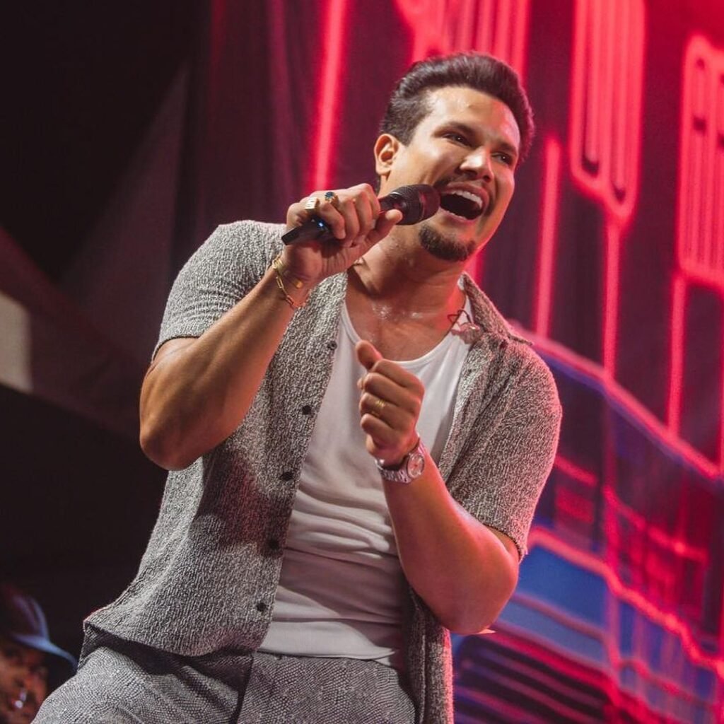 Israel Novaes se apresenta nesta sexta-feira na Arena Multiplace; confira outros eventos