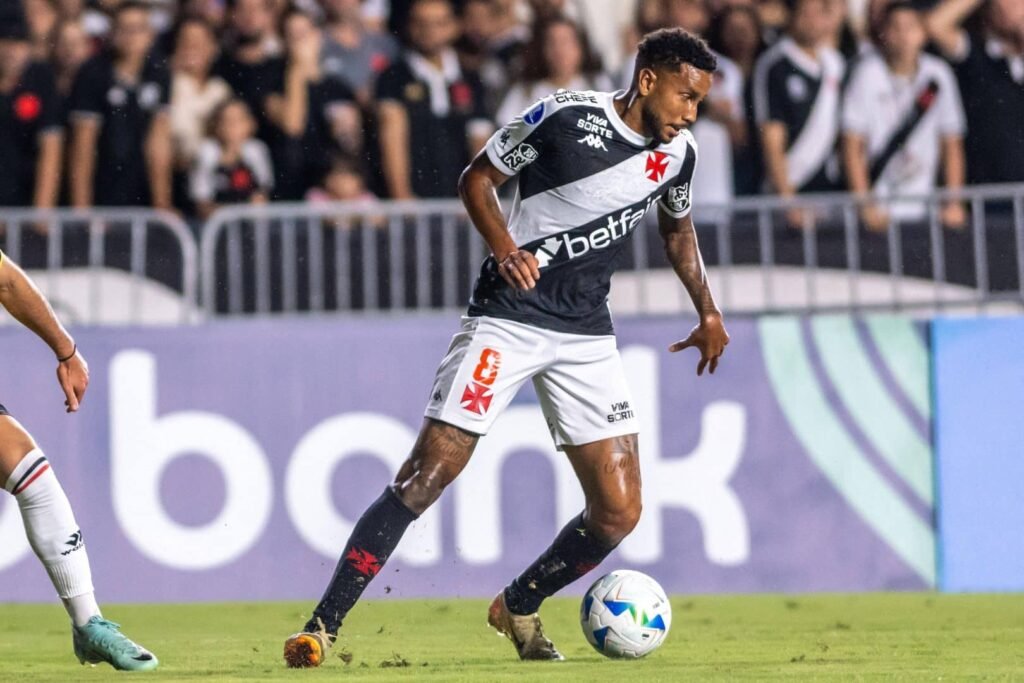 Diniz resgata renegado por Pedrinho e divide torcida do Vasco