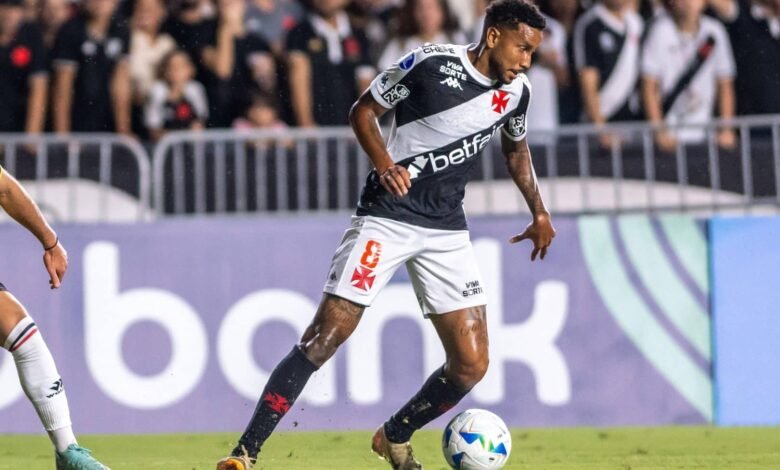 Diniz resgata renegado por Pedrinho e divide torcida do Vasco Diniz resgata renegado por Pedrinho e divide torcida do Vasco