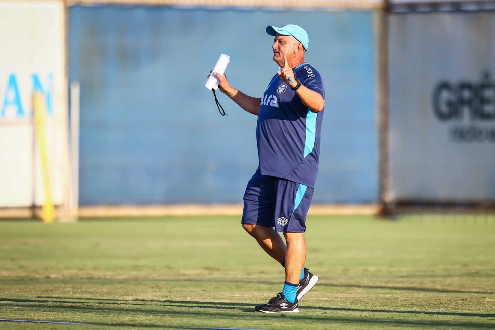 Como ex-auxiliar de Roger mudou o Grêmio em dois dias e bateu de frente com o Inter