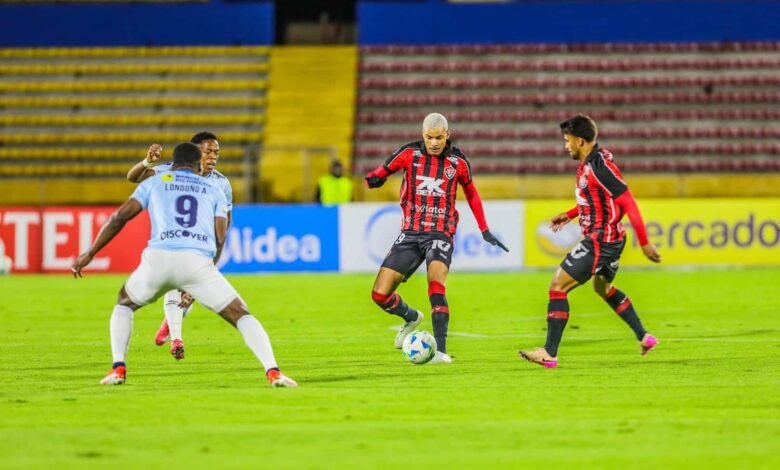 Falha inacreditável de goleiro elimina Vitória da Sul-Americana mesmo com um a mais Falha inacreditável de goleiro elimina Vitória da Sul-Americana mesmo com um a mais