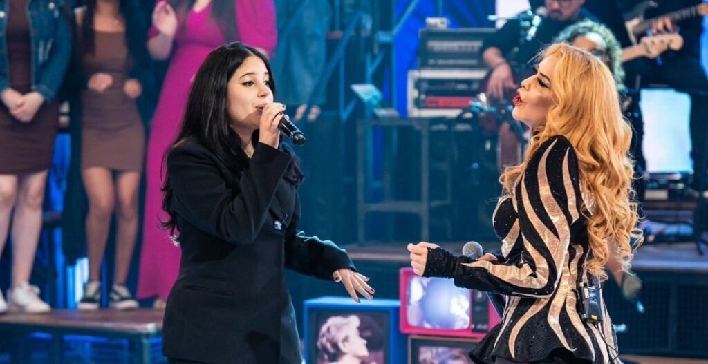 Joelma canta “A Lua Me Traiu“ com a filha Yasmin Mendes