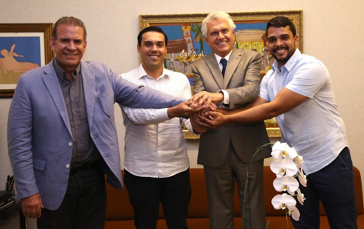 Prefeito consegue apoio de Caiado para presidir AGM