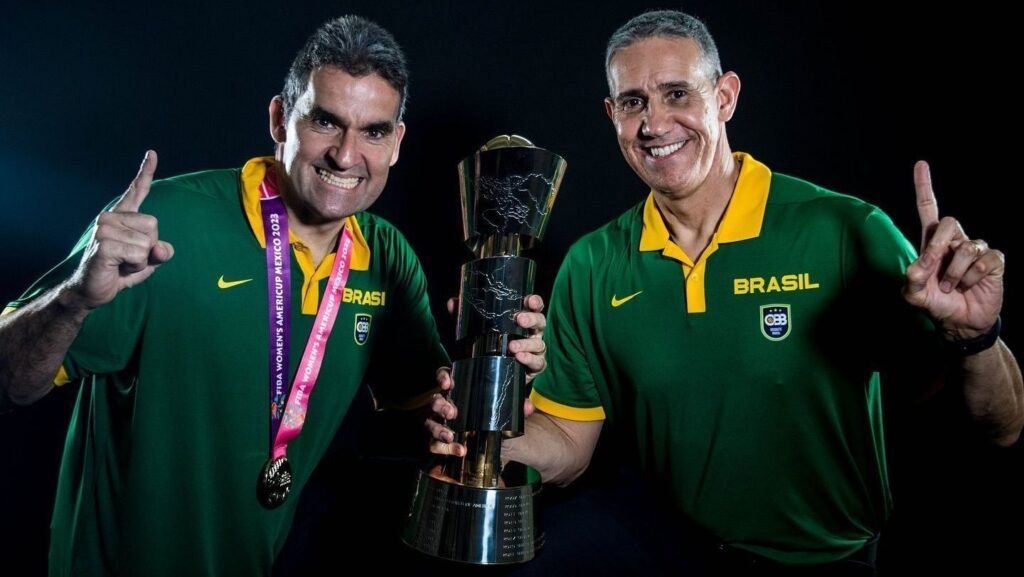 Técnico da seleção de basquete deixa o cargo em defesa a colega pró-PL do Aborto
