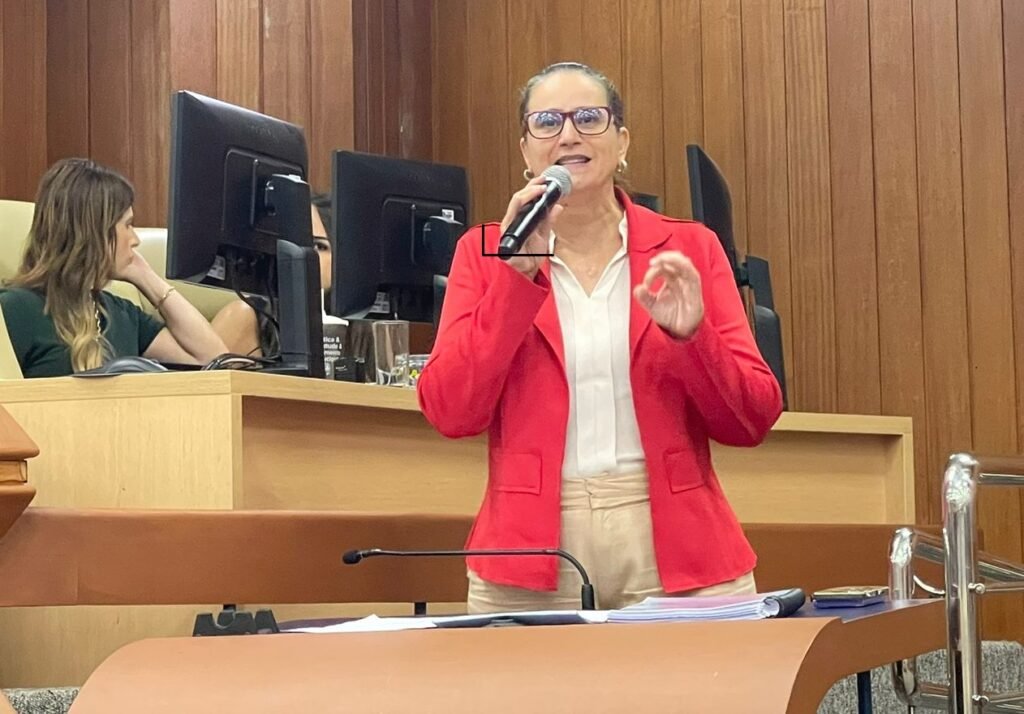 Professores tentam reverter suspensão da eleição de diretores de escolas