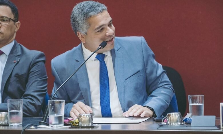 Kowalsky Ribeiro pede exoneração do cargo de procurador-geral da Câmara de Goiânia Kowalsky Ribeiro pede exoneração do cargo de procurador-geral da Câmara de Goiânia