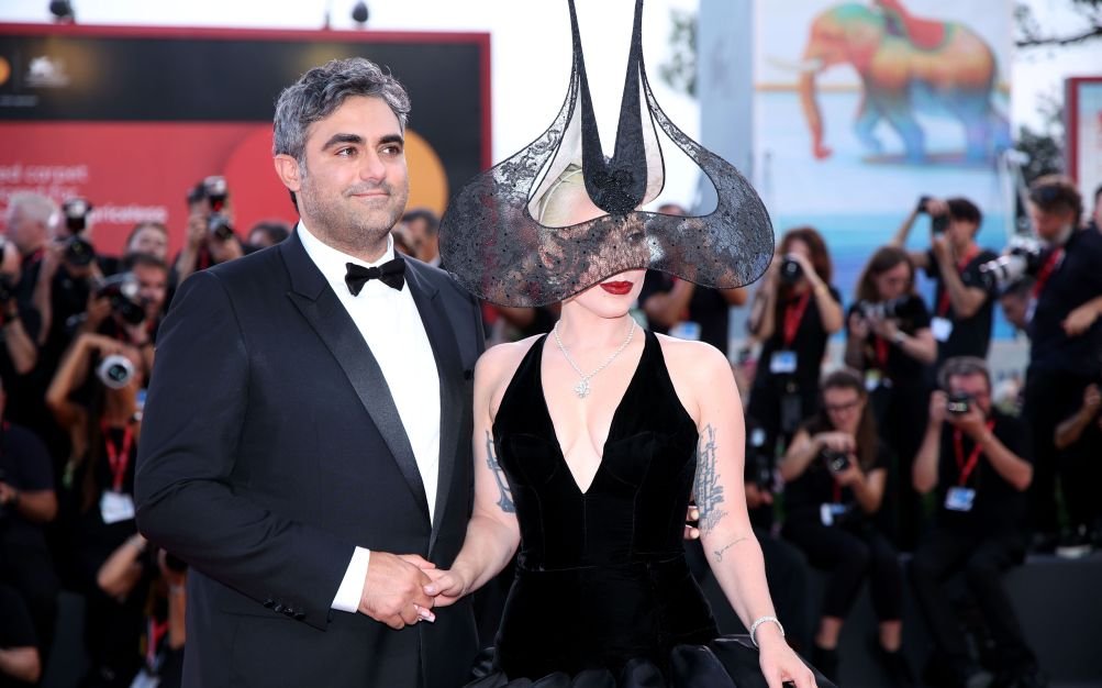Lady Gaga entrega detalhes de como foi pedida em casamento por Michael Polansky