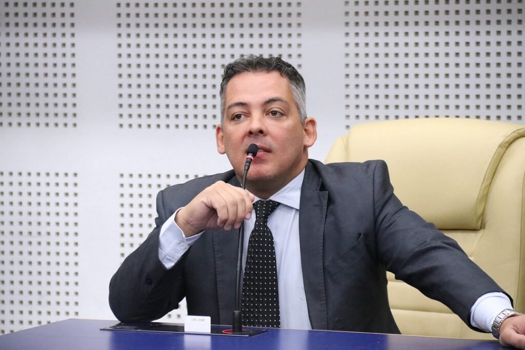 Câmara de Goiânia proíbe ‘elevador social’ e ‘elevador de serviço’ em edifícios