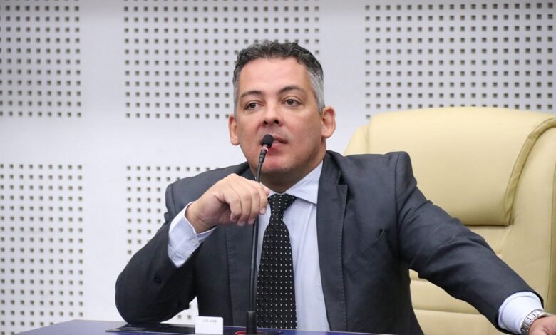 Câmara de Goiânia proíbe ‘elevador social’ e ‘elevador de serviço’ em edifícios Câmara de Goiânia proíbe ‘elevador social’ e ‘elevador de serviço’ em edifícios
