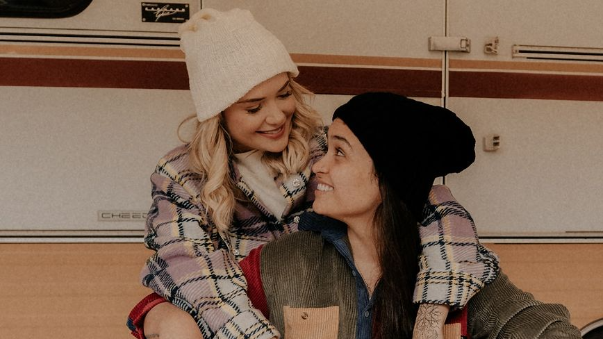 Marcela McGowan comemora 4 anos de namoro com Luiza Martins: “Escolha diária“