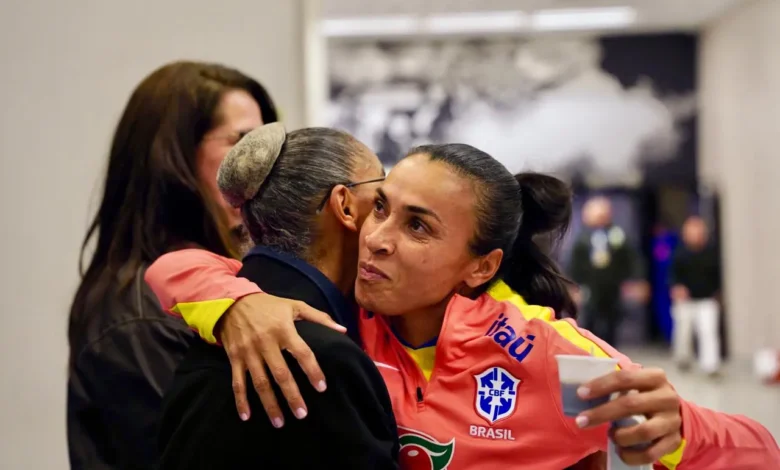 Seleção Feminina de Futebol homenageia Marina Silva após ataques no Senado | ac24horas Seleção Feminina de Futebol homenageia Marina Silva após ataques no Senado | ac24horas
