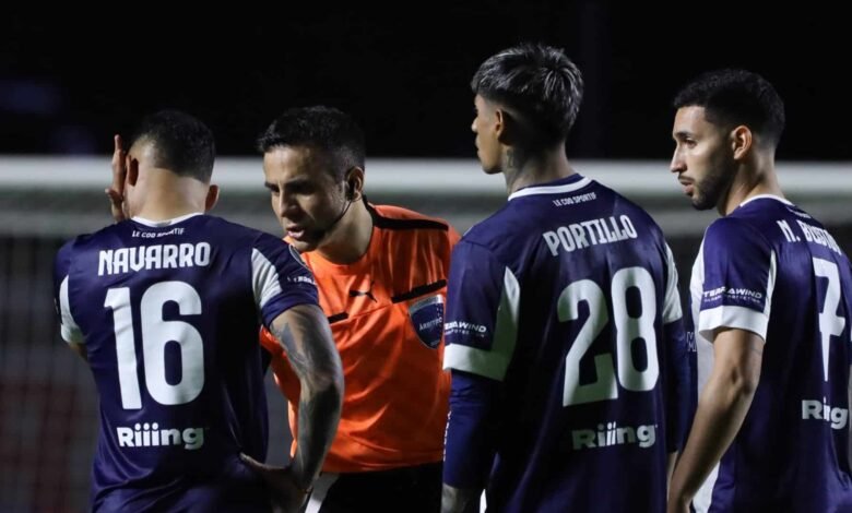 Suspensão? Prisão? O que pode acontecer com Bobadilla após acusação de xenofobia Suspensão? Prisão? O que pode acontecer com Bobadilla após acusação de xenofobia