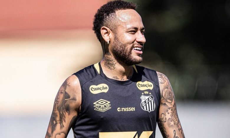 Neymar joga o clássico? Santos divulga preparação com craque em campo Neymar joga o clássico? Santos divulga preparação com craque em campo
