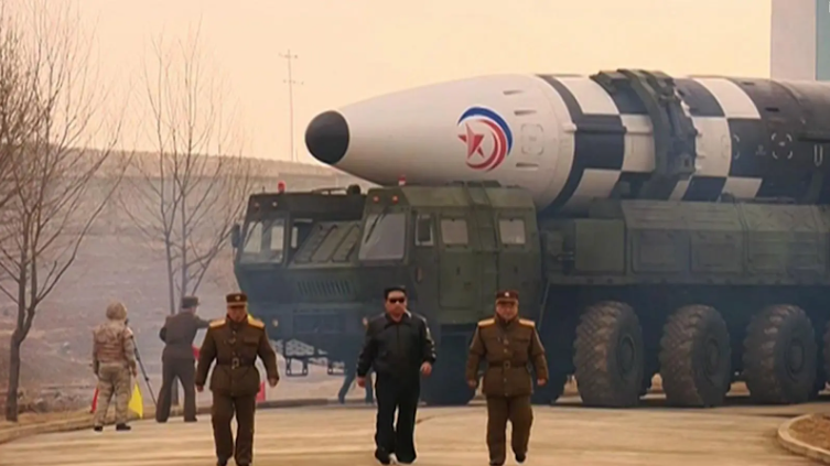 Coreia do Norte lança míssil balístico de longo alcance em teste