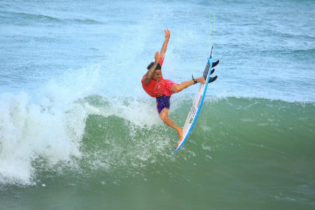 Italo Ferreira fecha o primeiro dia do Circuito Banco do Brasil de Surfe com vitória em Natal