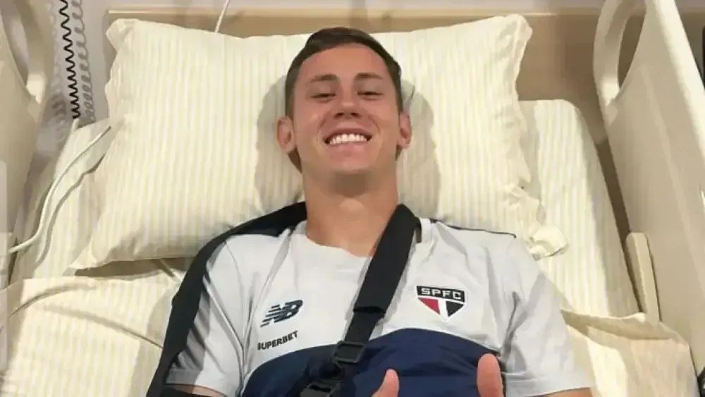 São Paulo: Patrick tranquiliza torcida após susto e aceita “desculpas“ de Estêvão