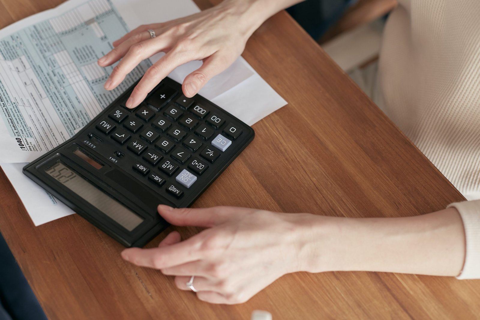 21% dos brasileiros usam empréstimo para pagar dívidas, aponta estudo