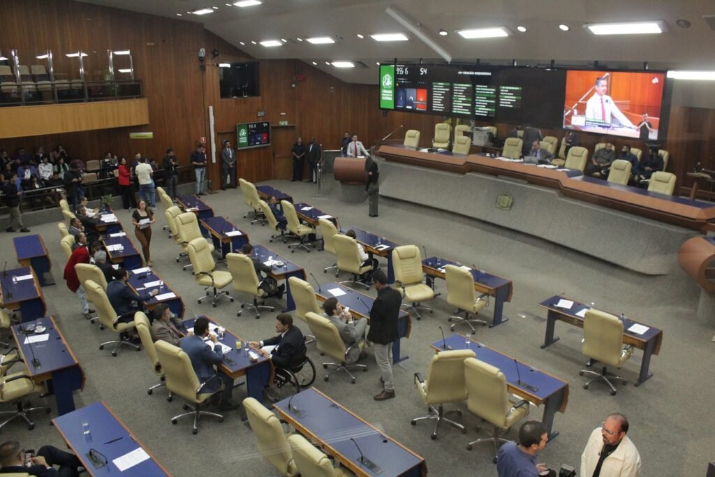 Oposição questiona prorrogação de calamidade financeira em Goiânia