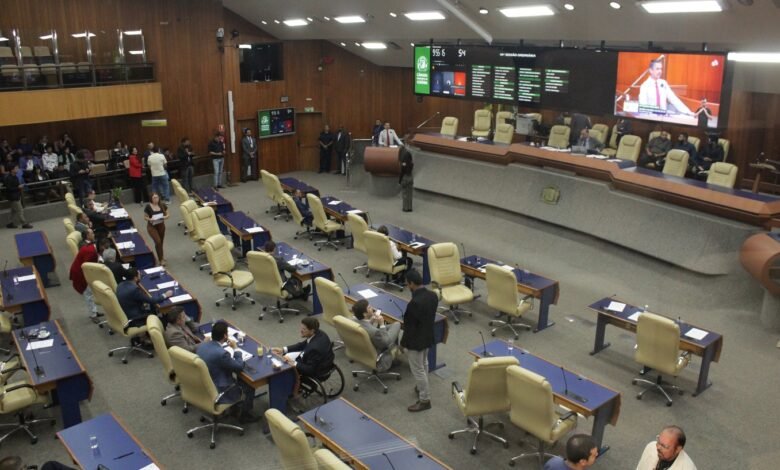 Oposição questiona prorrogação de calamidade financeira em Goiânia Oposição questiona prorrogação de calamidade financeira em Goiânia