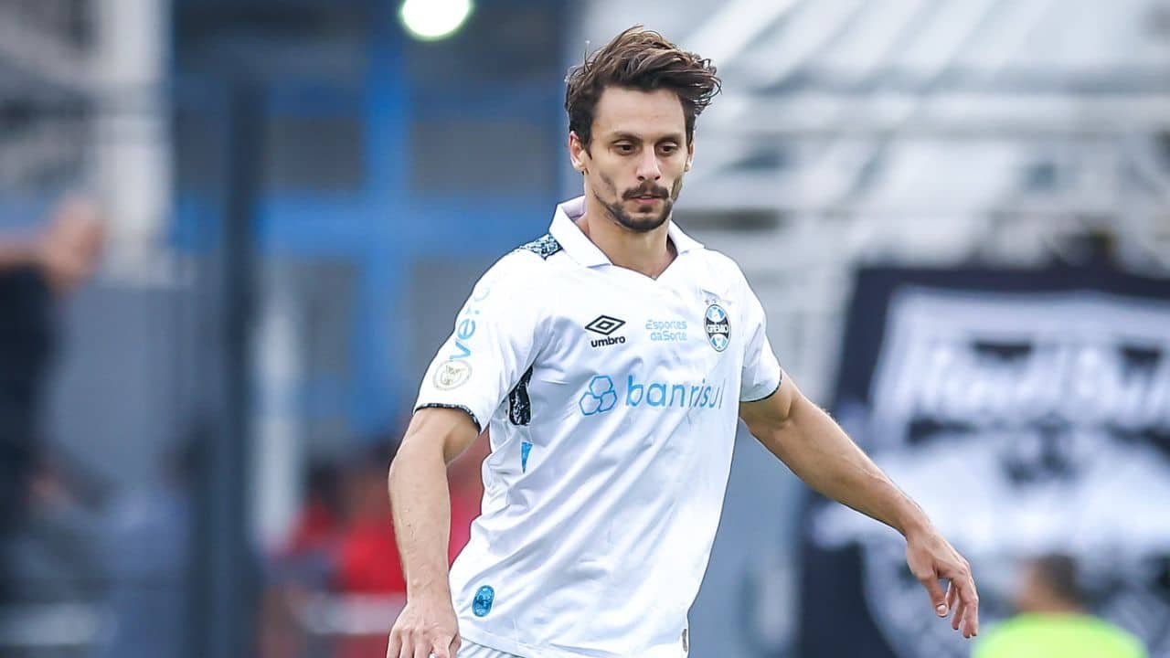 Erros de Rodrigo Caio e Reinaldo no Grêmio também são culpa de Renato e sua comissão