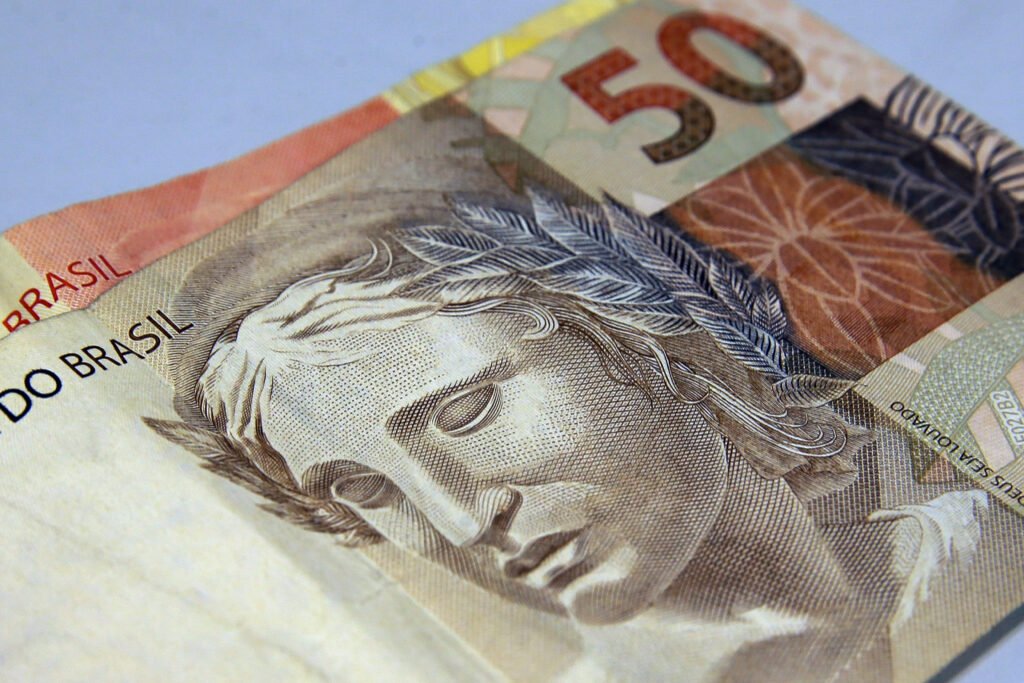 Mudança no salário mínimo fica responsável por um terço da economia no pacote da Fazenda
