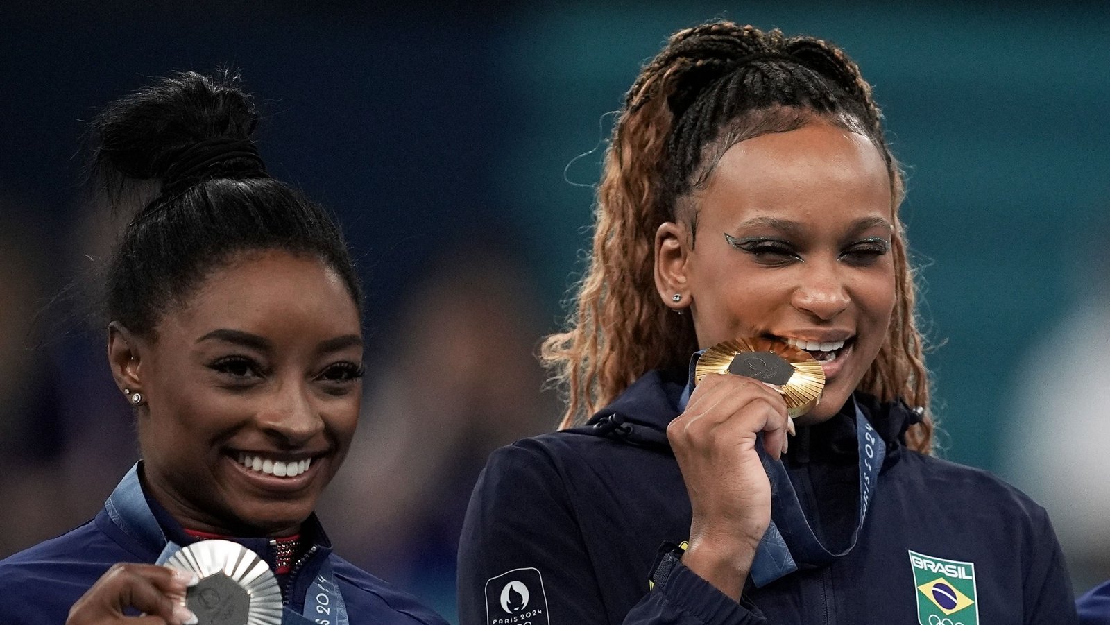 Rebeca Andrade x Simone Biles: compare as notas da final do solo na ginástica artística
