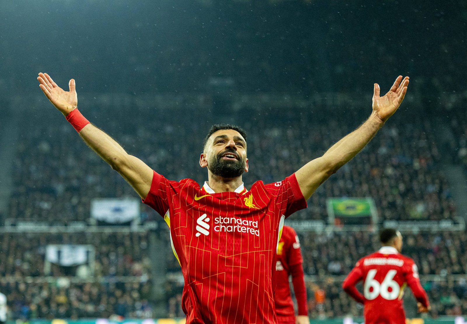Salah bate martelo sobre futuro no Liverpool