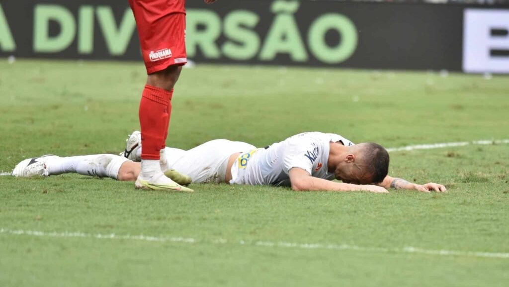 Festa do acesso do Santos termina em decepção e vaias com derrota para o CRB