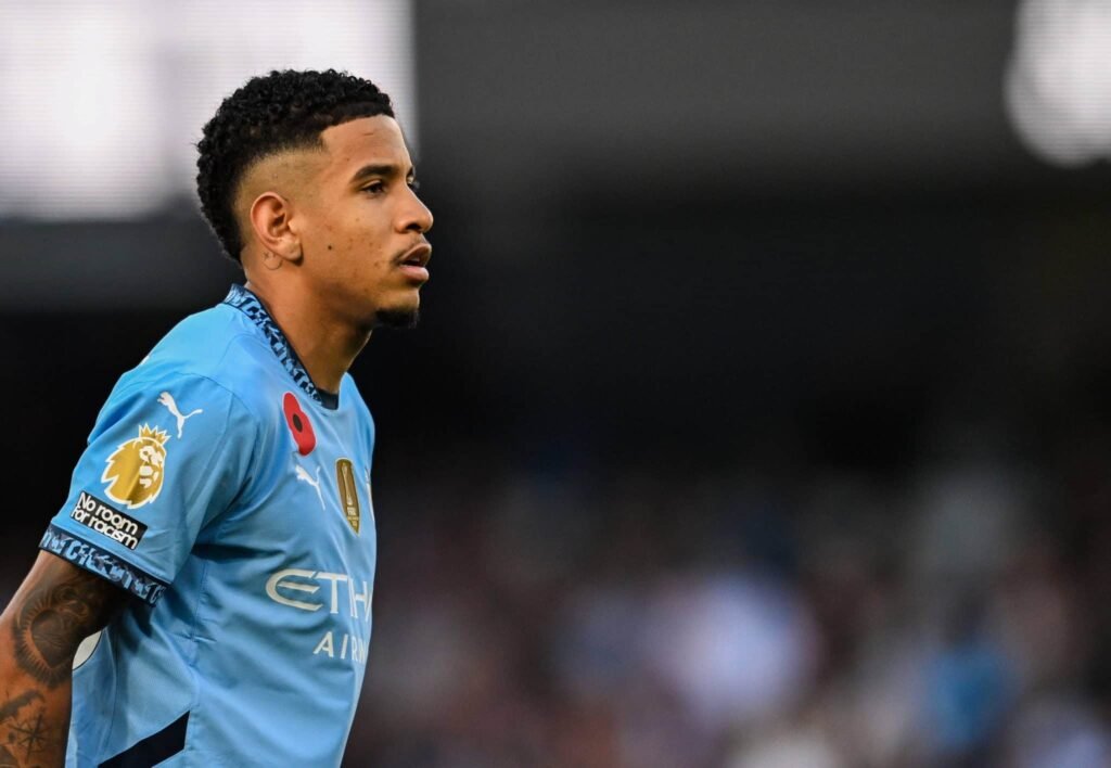 Savinho fica atrás de estrela do Barcelona e rival inglês; veja posição do brasileiro