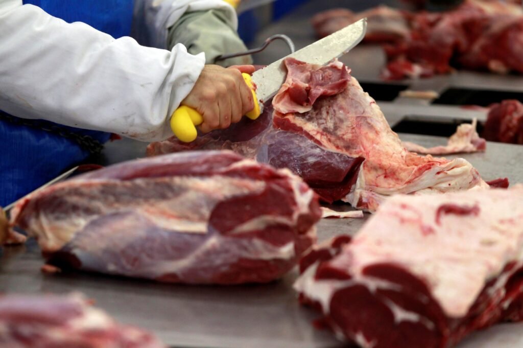 Inflação: preço das carnes sobe 5,8% em outubro; entenda por que alimento está mais caro