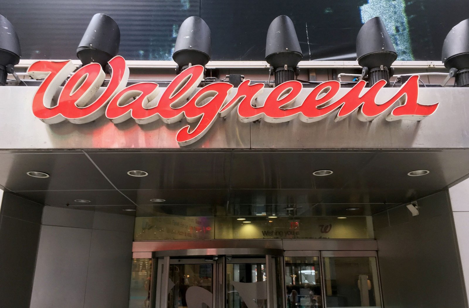 Walgreens, gigante de farmácias americana, anuncia fechamento de 1.200 lojas