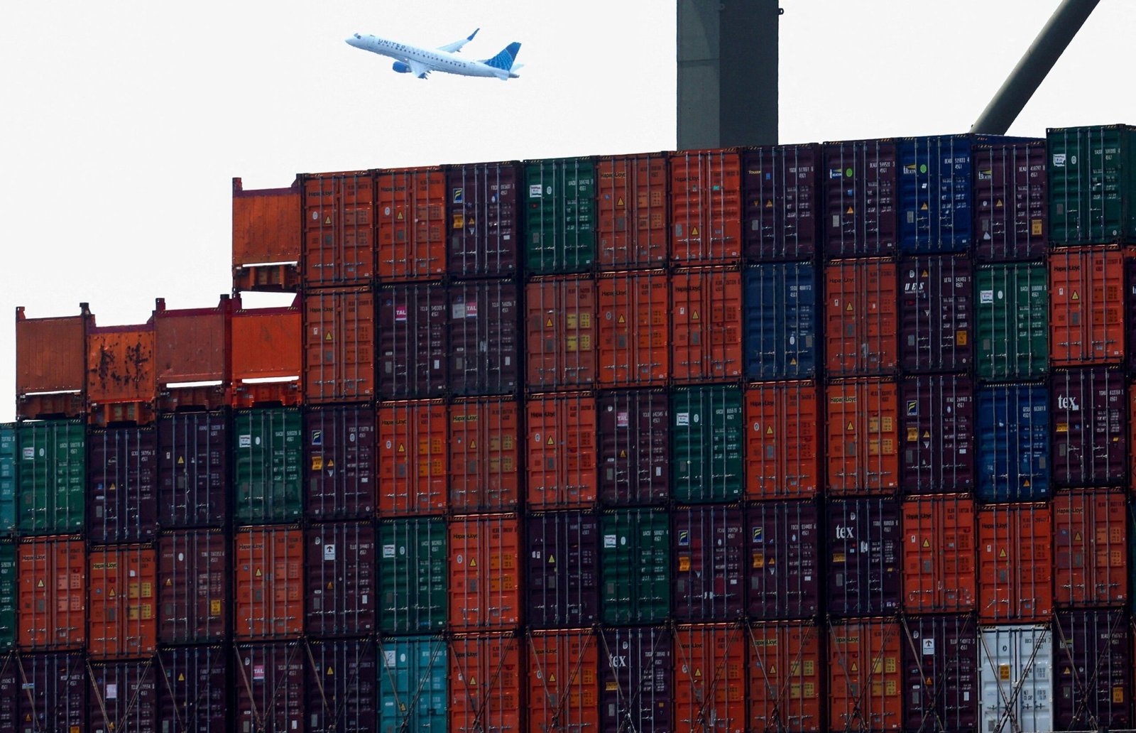 Nos EUA, preços de importados registram, em agosto, a maior queda em 8 meses