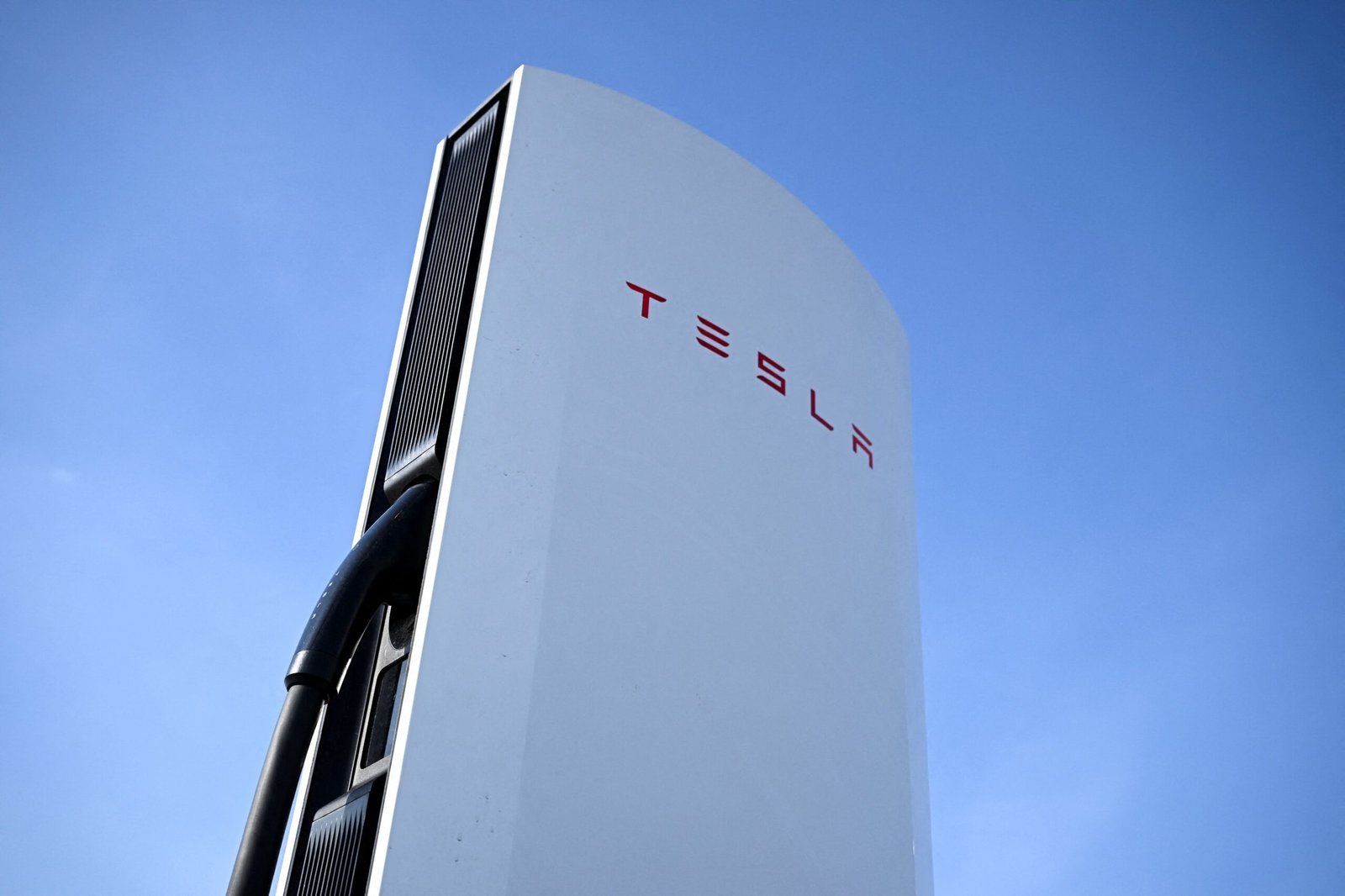 Governo dos EUA estão investigando a segurança do “piloto automático“ dos carros da Tesla