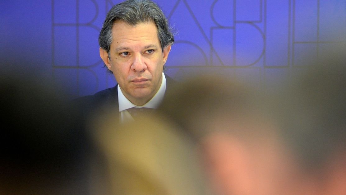 Mercado reage a Haddad com críticas a timidez para cortar gasto e timing de mudança no IR