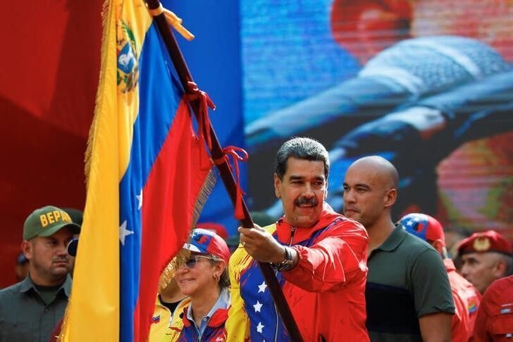 Venezuela cancela passaportes de dezenas de ativistas e jornalistas, diz jornal
