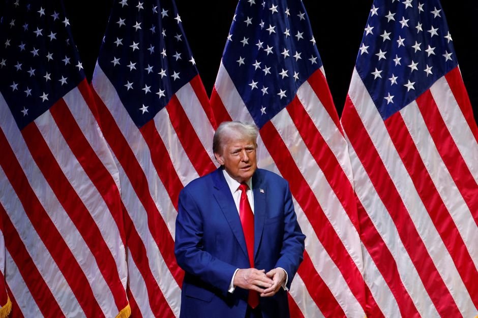 Trump promete combater a inflação e ataca Kamala Harris