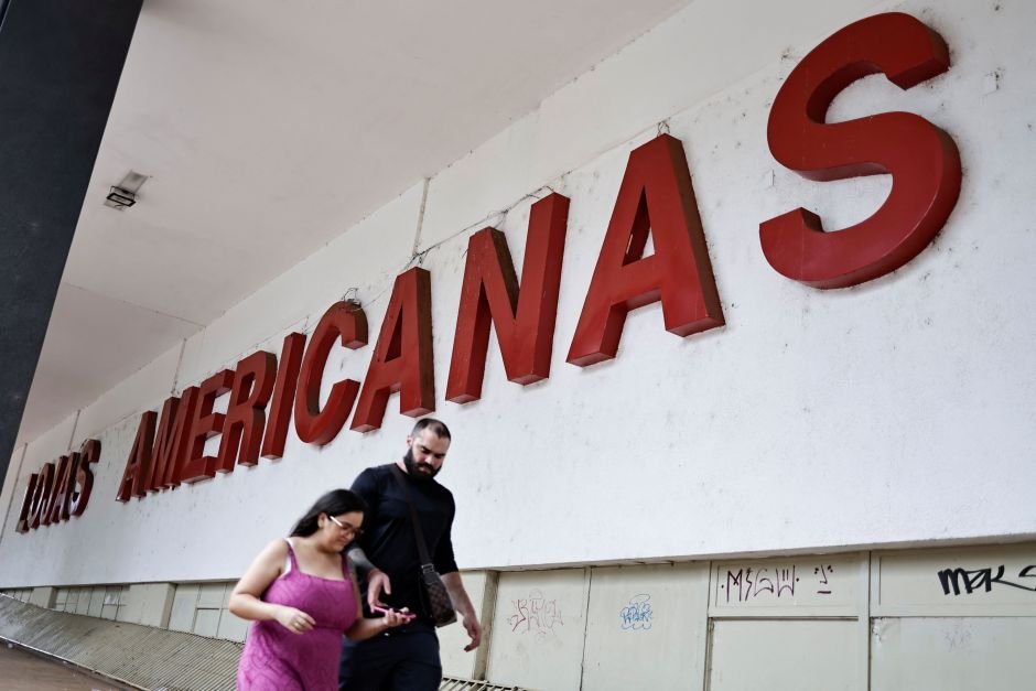 Ação da Americanas dispara após grupamento em meio a plano de reestruturação