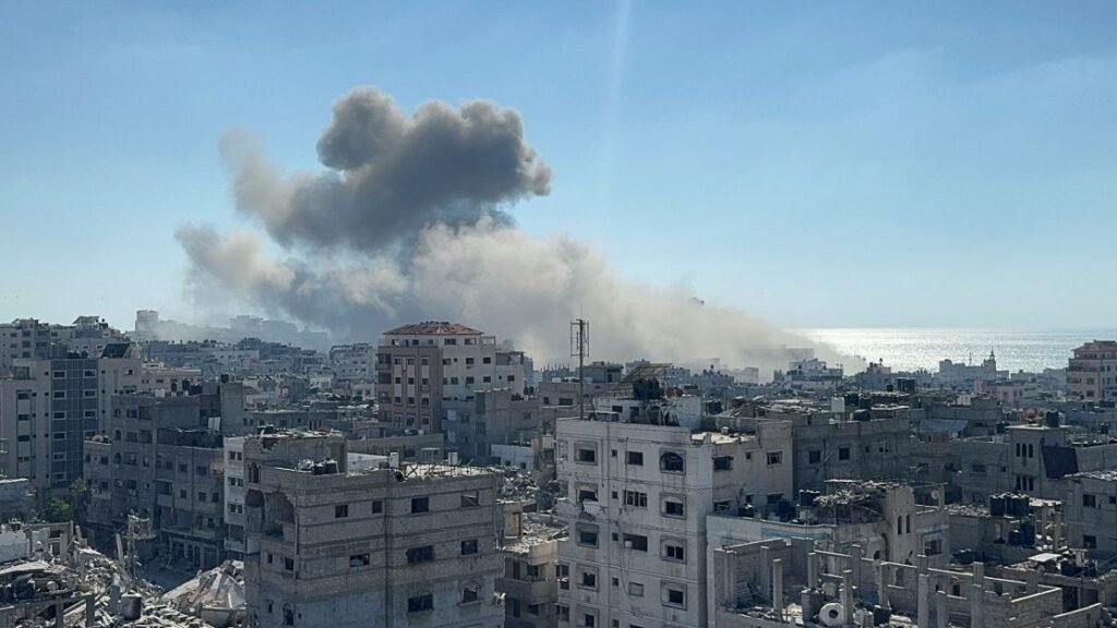 Bombardeio israelense no norte de Gaza deixa pelo menos 22 mortos, dizem equipes locais
