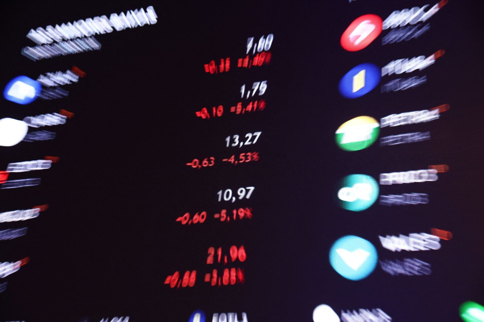 Ibovespa abre em alta de 0,29% aos 131.214 pontos; dólar sobe 0,11%
