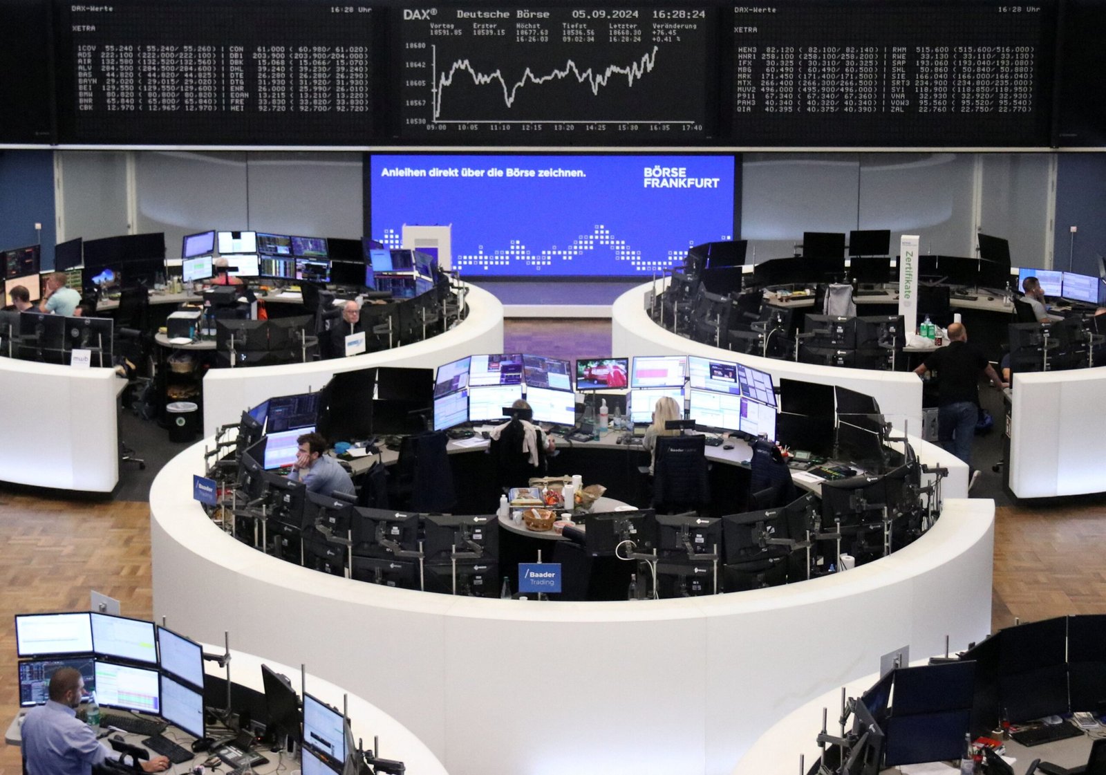 Bolsas da Europa devolvem ganhos e euro cai à mínima em 2 anos ante dólar, após PMIs desoladores