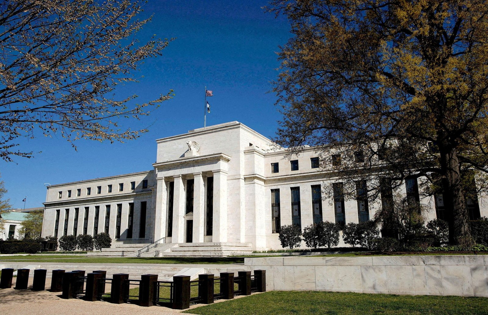 Dirigente do Fed vê inflação na meta em 2025, mas cita riscos