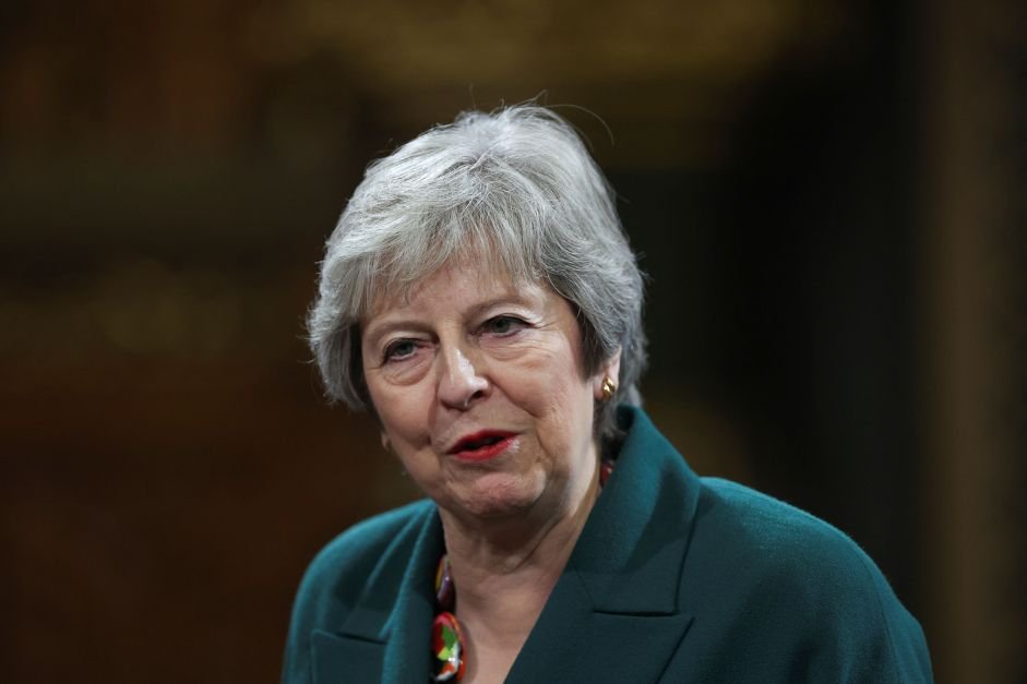 Em evento no Brasil, Theresa May diz que farmácias são opções para tratar doenças leves