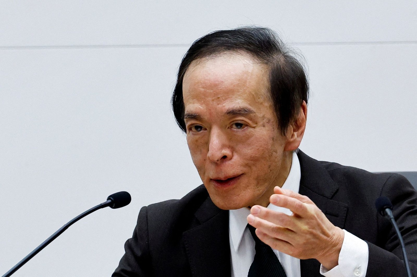 Incertezas sobre a economia do Japão e preços altos permanecem, diz Ueda, do BoJ