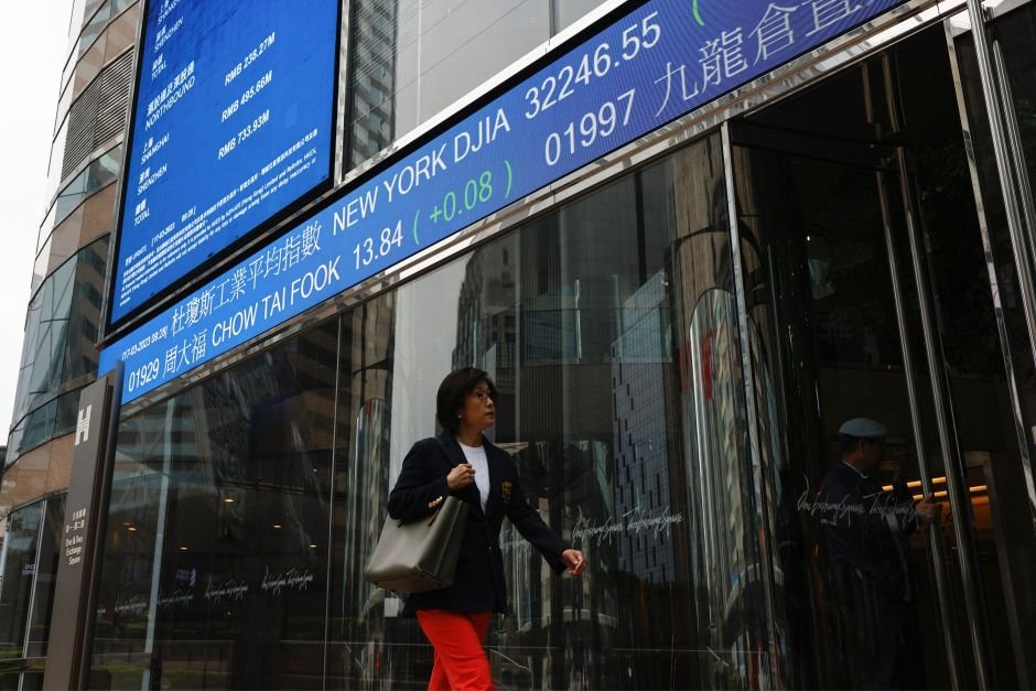Ações de Hong Kong saltam e têm melhor desempenho em mais de dois anos e meio