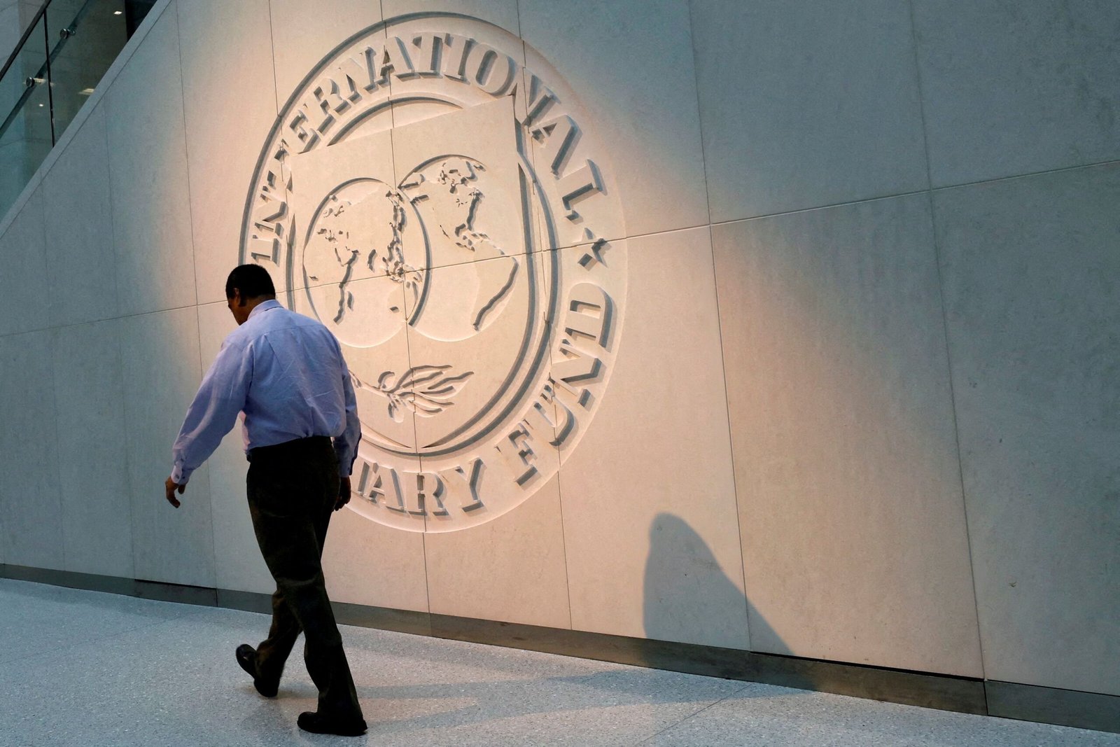 FMI prevê baixo crescimento da economia global e recomenda reformas FMI prevê baixo crescimento da economia global e recomenda reformas