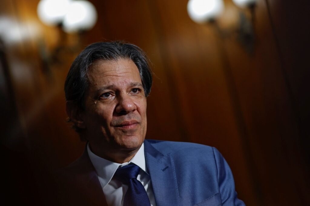 Haddad diz que Lula está “inclinado” a não permitir uso do cartão Bolsa Família em bets